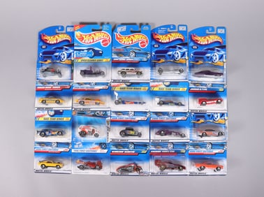 Lots Hot Wheels in packaging
