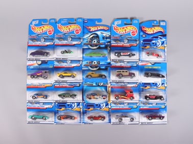 Lots Hot Wheels in packaging