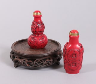 2 Chinese snuff bottles