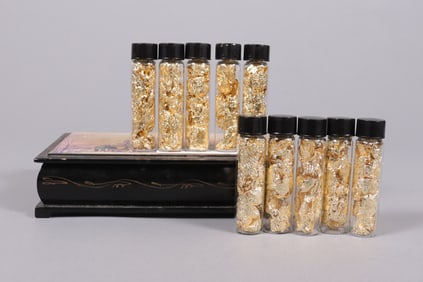 Lots gold flakes ungraded