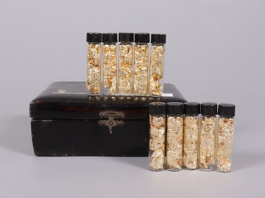Lots gold flakes ungraded
