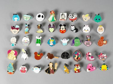 Lots vintage Disney pins