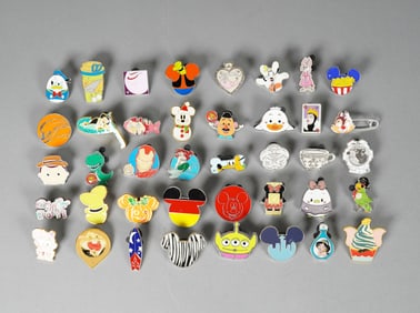 Lots vintage Disney pins