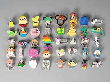 Lots vintage Disney pins