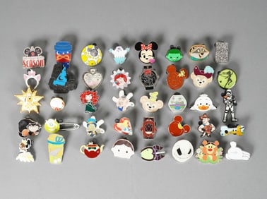 Lots vintage Disney pins