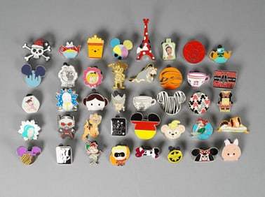 Lots vintage Disney pins