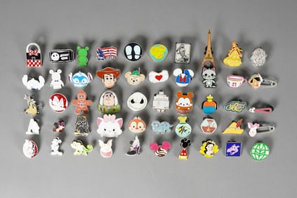 Lots vintage Disney pins