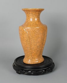Chinese fine crackled vase
