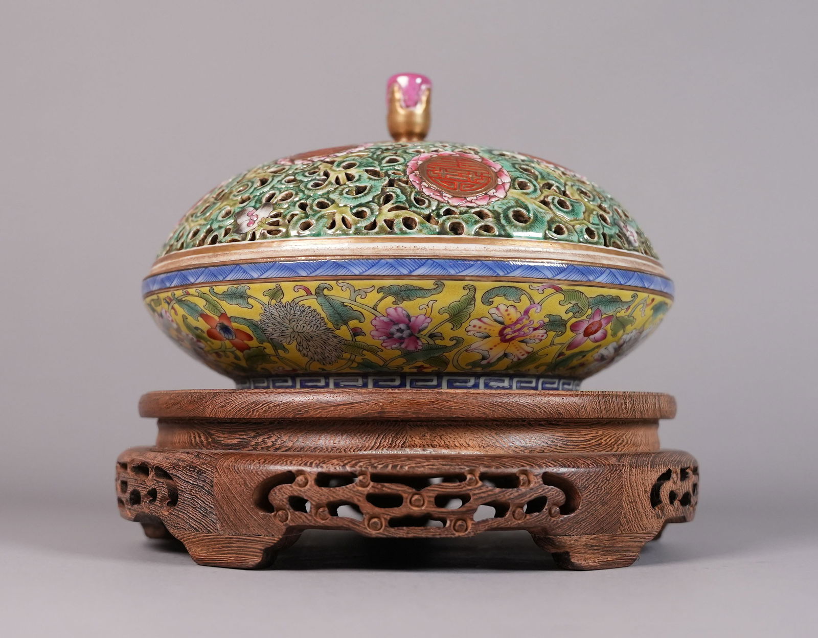 Chinese fine lidded box (1 of 8)