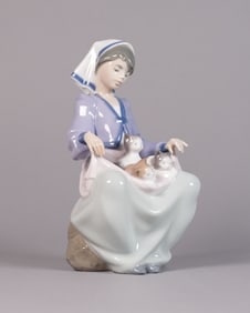 A Lladro woman figurine