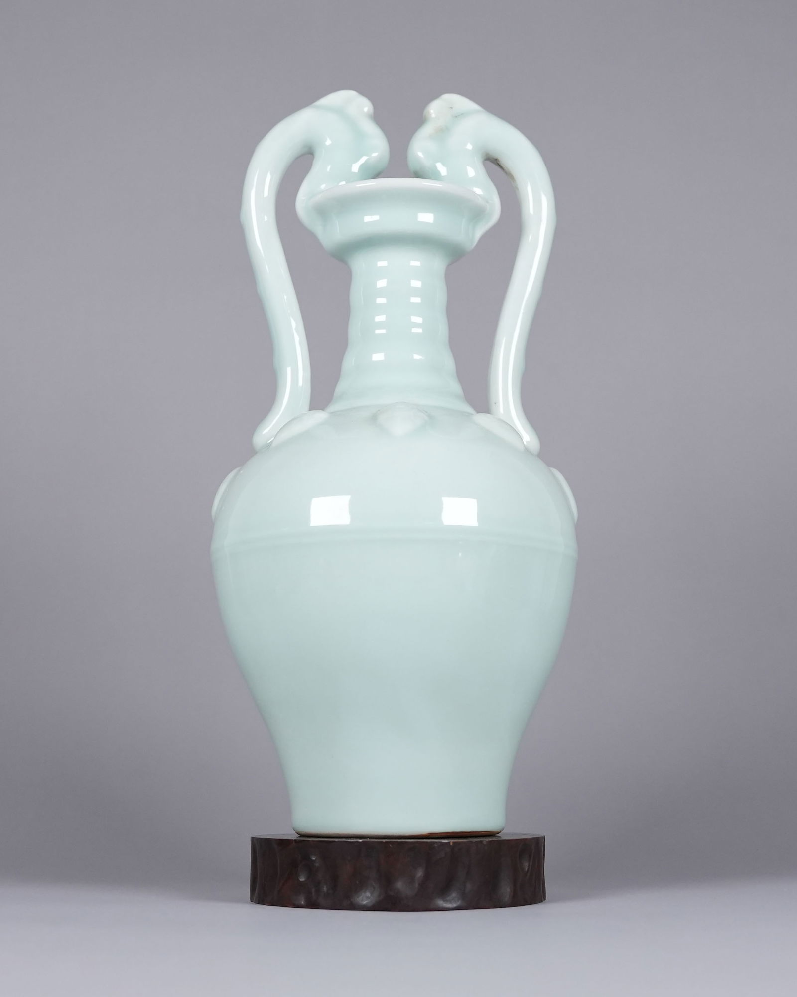 Chinese fine dragon handled vase (1 of 7)