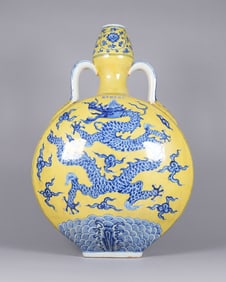 Chinese fine yellow dragon vase