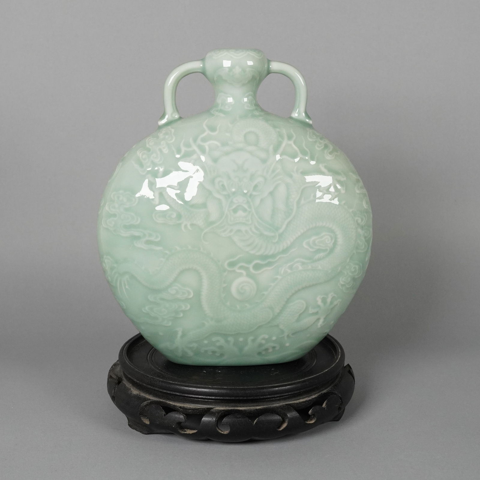 Chinese important dragon flask vase estate: Chinese important fine dragon glaze handled vase. From an European estate. H: 8.8" x W: 7.8."