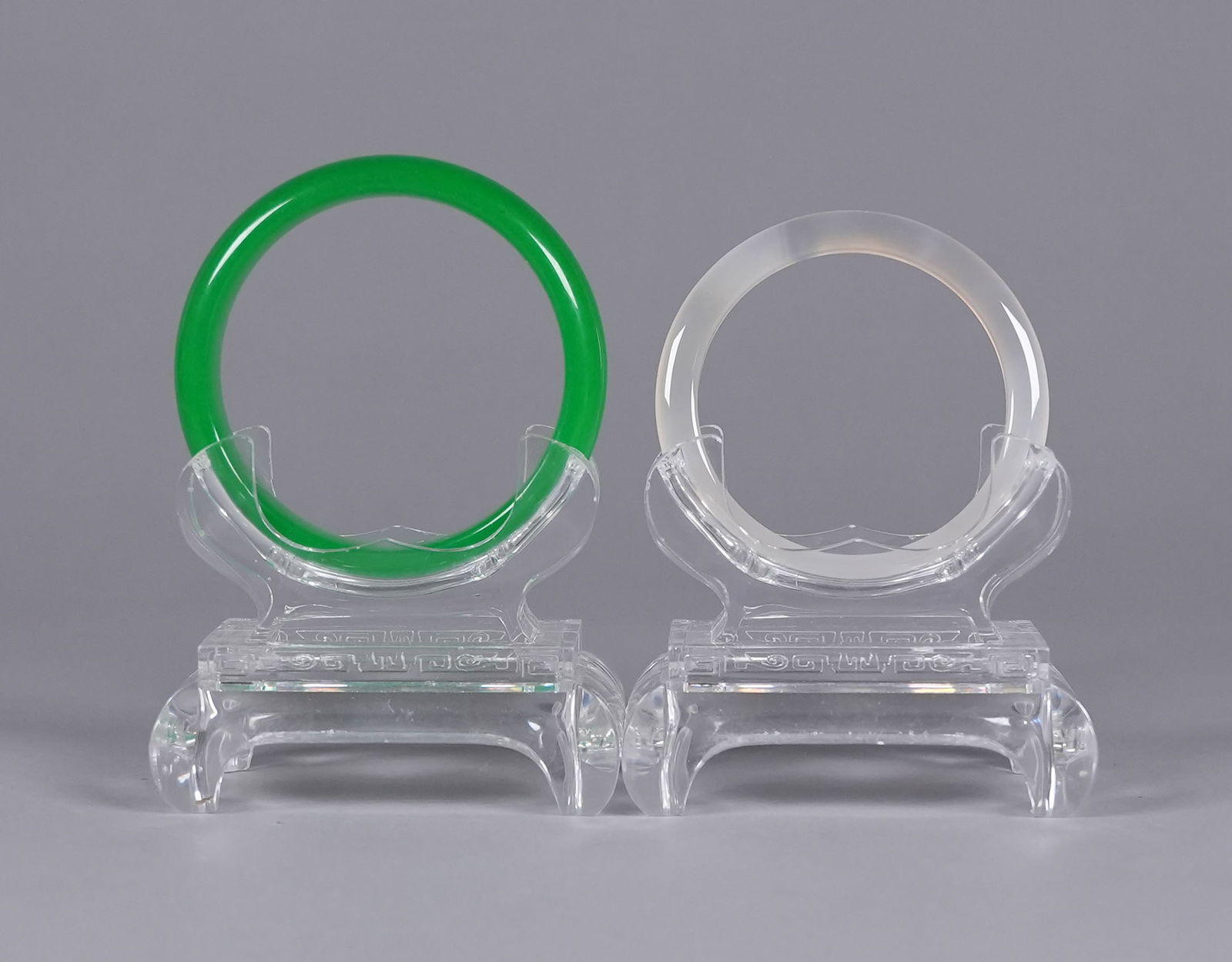 Lots Chinese fine bangles: Lots Chinese fine bangles.