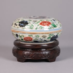 Chinese fine round box damaged