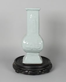 Chinese fine celadon vase