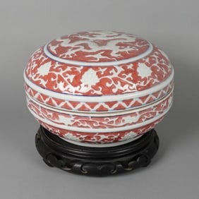 Chinese fine round lidded box