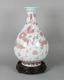 Chinese important dragon vase