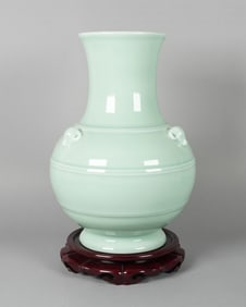 Chinese fine green vase