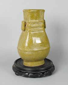Chinese fine crackled vase
