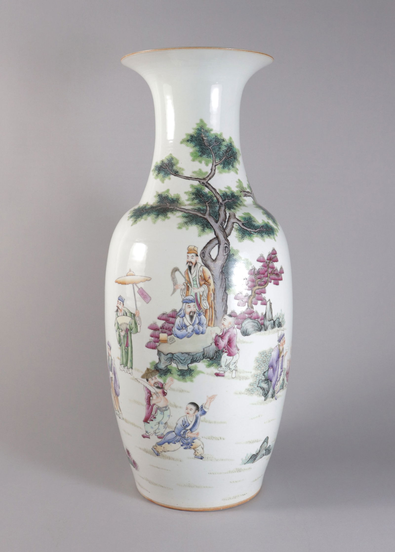 Chinese antique tall vase: Chinese antique tall vase. H: 23" x W: 9.5."