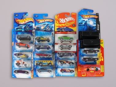 Lots Hot Wheels in packaging