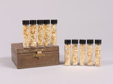 Lots gold flakes ungraded