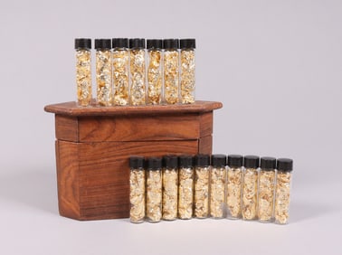 Lots gold flakes ungraded