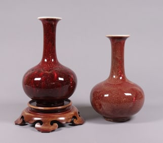 2 Chinese red vase