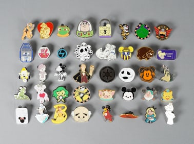 Lots vintage Disney pins