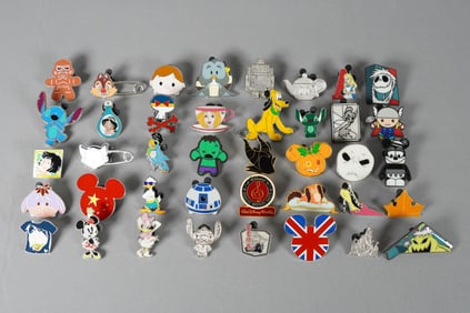 Lots vintage Disney pins