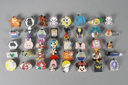 Lots vintage Disney pins
