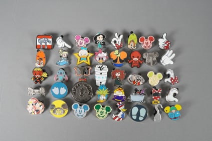 Lots vintage Disney pins