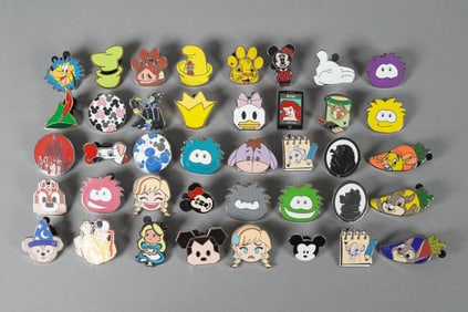 Lots vintage Disney pins