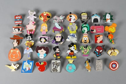 Lots vintage Disney pins