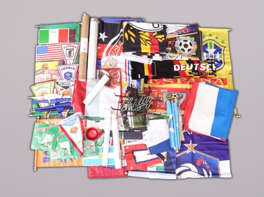 Lots collectibles and soccer items