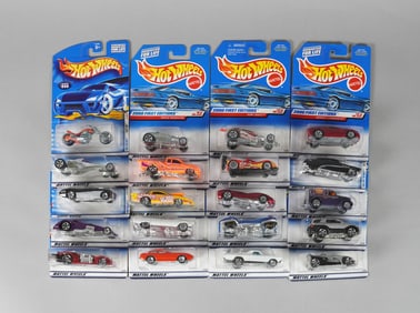 Lots Hot Wheels in packaging