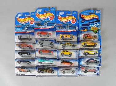 Lots Hot Wheels in packaging