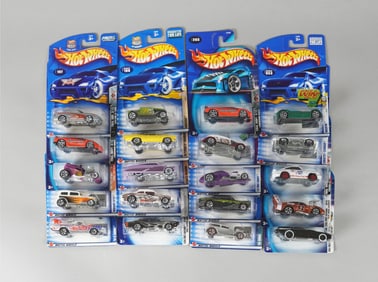Lots Hot Wheels in packaging