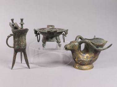 Lots Chinese bronze vessels