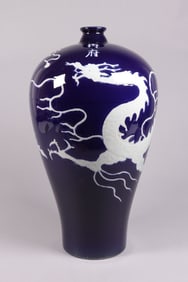Chinese fine dragon vase