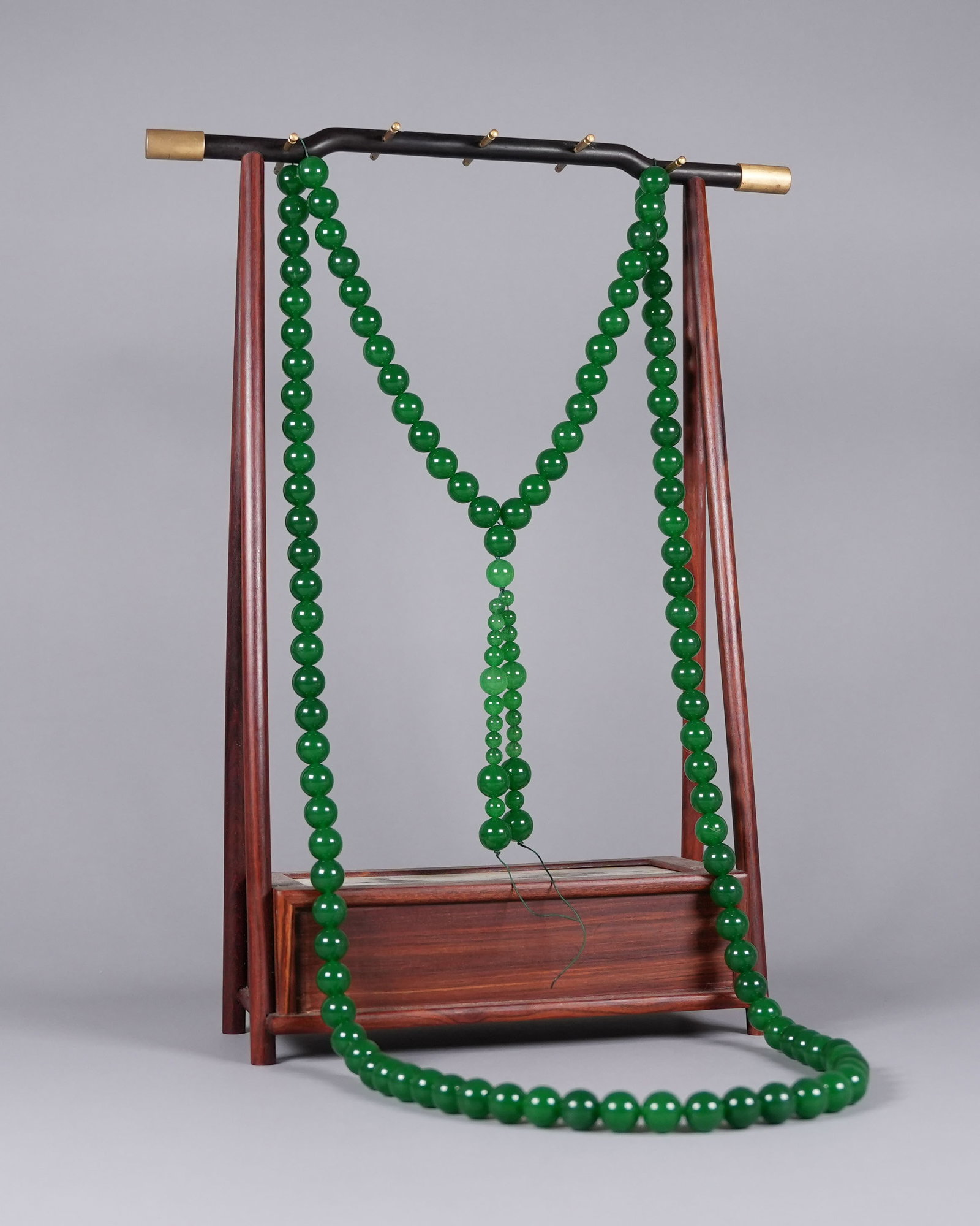 Chinese apple green necklace: Chinese fine long beaded apple green necklace.