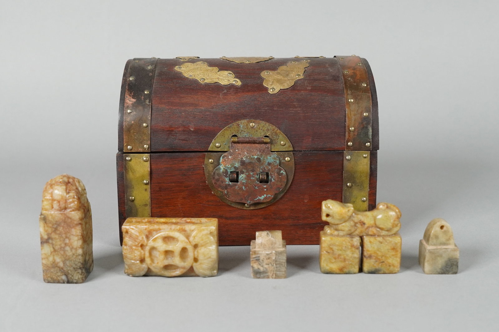 Lots Chinese jade in box: Lots Chinese jade in box.