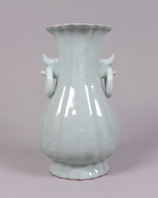 Chinese fine handled vase
