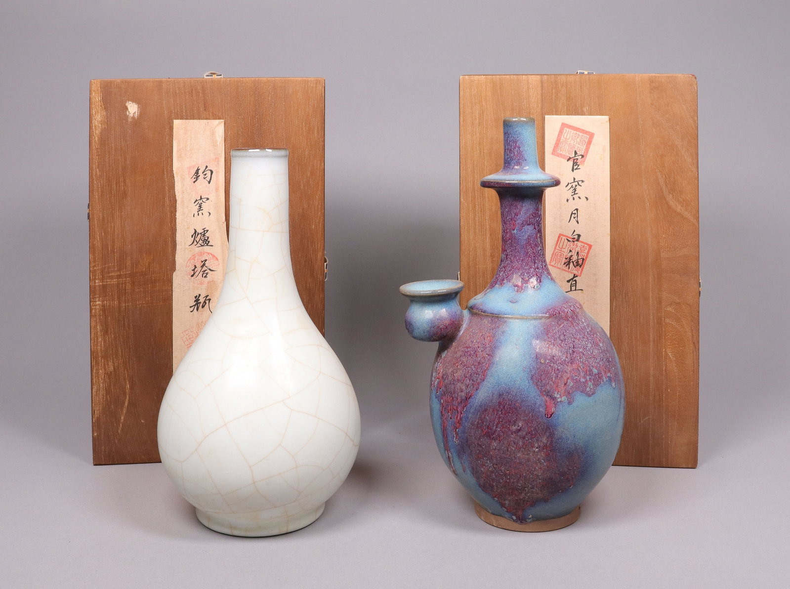 Lots Chinese fine vase with box: Lots Chinese fine vase with wooden box. Largest H: 10" x W: 5.24."