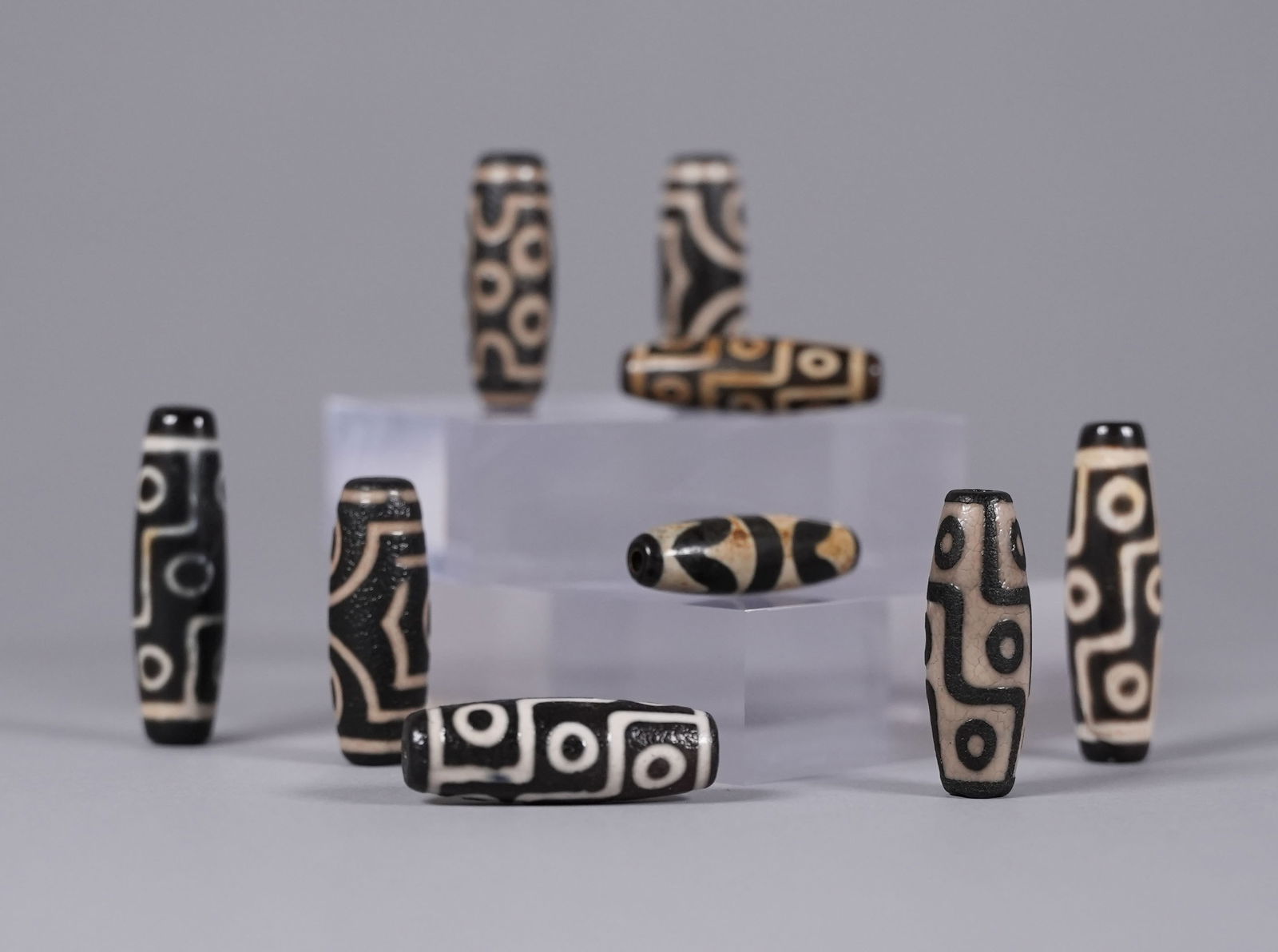 Lots Tibetan dzi beads: Lots Tibetan dzi beads.