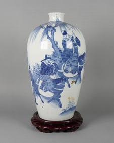 Chinese fine b/w vase