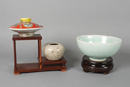 Lots Asian ceramics