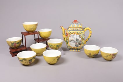 Lots Chinese items with teapots