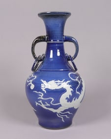 Chinese fine blue dragon vase